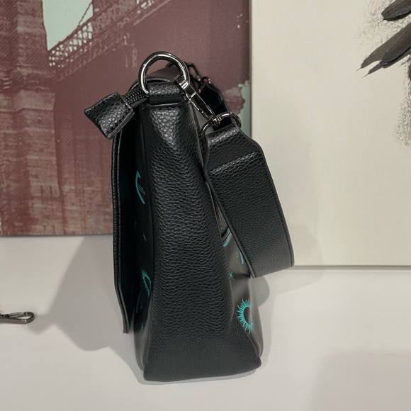 Day & Knight NWOT vegan leather crossbody bag - Picture 8 of 12